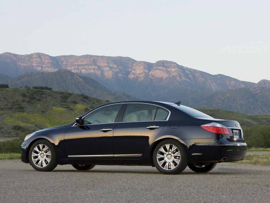  Hyundai Genesis 2008 года  (US) (фото 10 из 19)